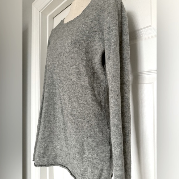 Cashmere Sweater - heather gray crewneck size Medium Old Navy. - Picture 3 of 6